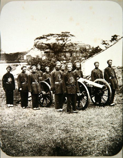 中国士兵，约1875年（蛋白打印）。 作者 威廉·桑德斯