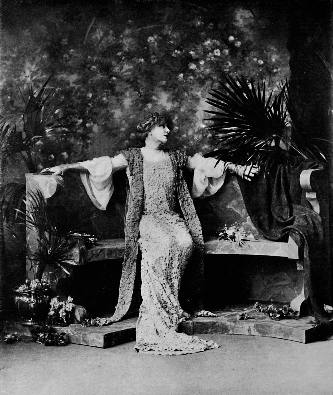莎拉·伯恩哈特夫人（Sarah Bernhardt），1914年。 作者 威廉和丹尼尔唐尼