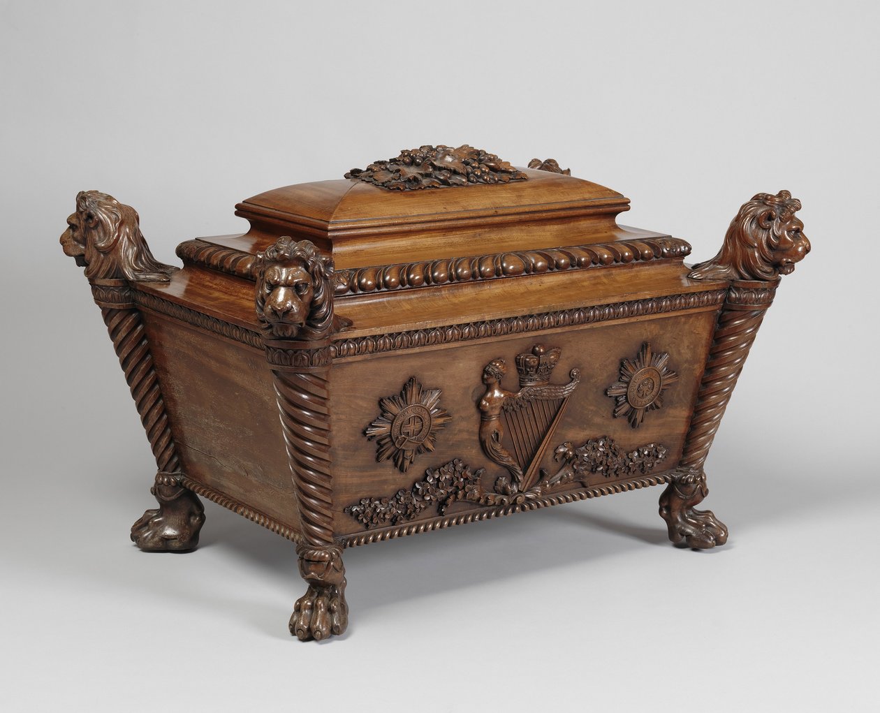 酒柜，c.1821 作者 威廉姆斯和吉布顿·麦克