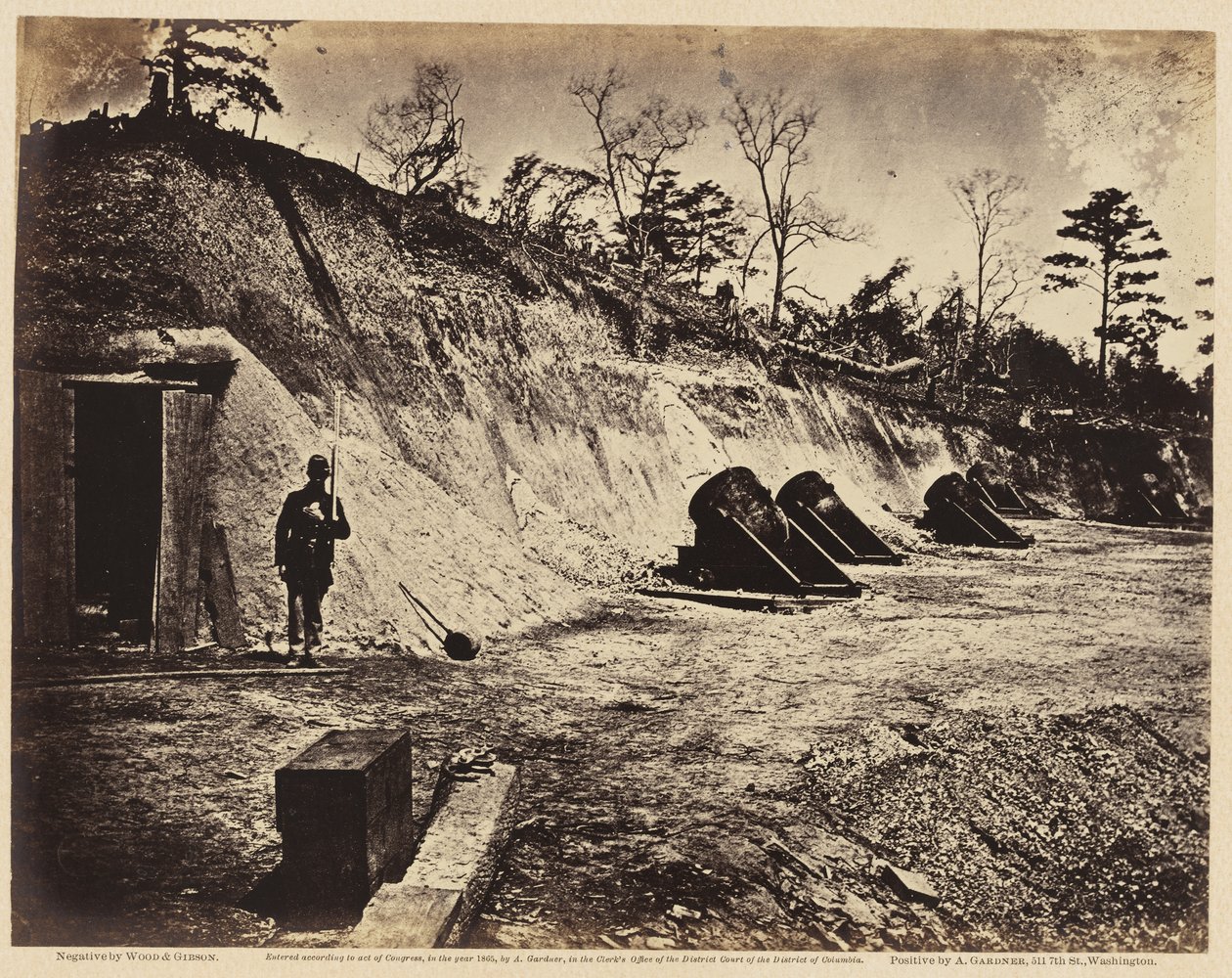 电池4号，靠近约克镇，1862年5月（蛋白印刷品安装在编织纸上） 作者 伍德和吉布森伍德和吉布森