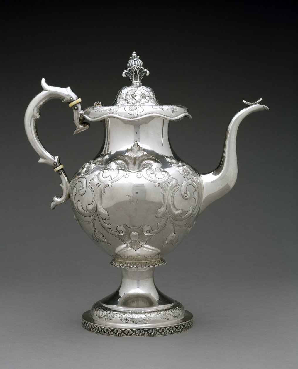 茶壶，约1845-1872年（银质 作者 伍德和休斯（attr.to）