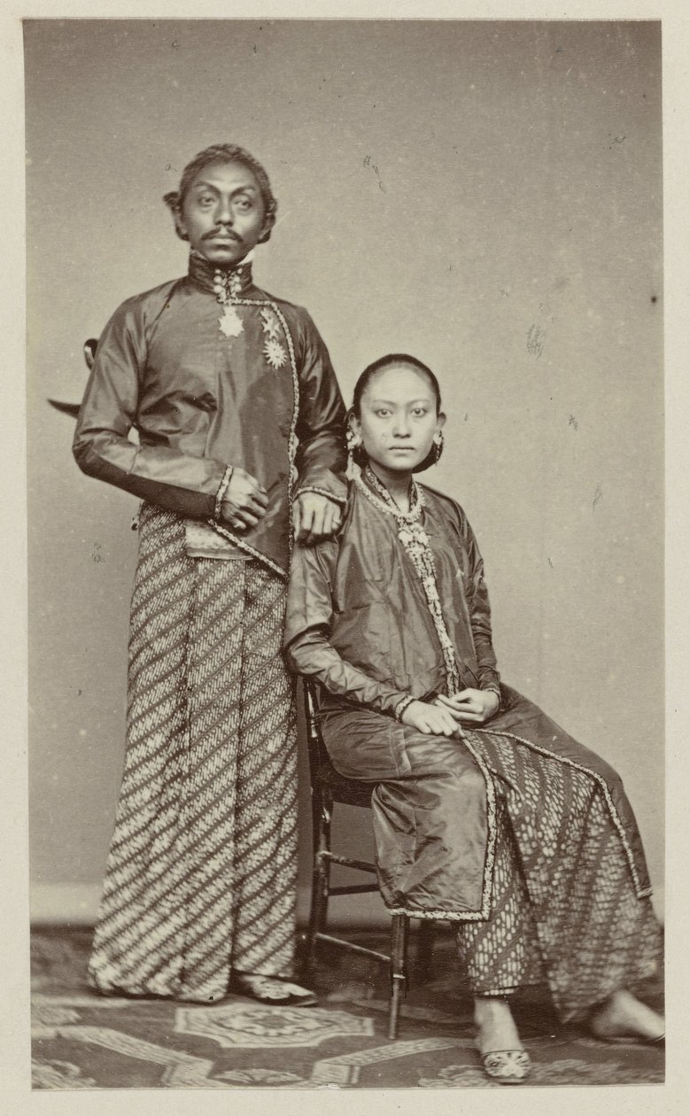 苏腊卡尔塔苏苏胡南（Susuhunan）的帕库-布瓦诺九世（Paku Boewono IX）和他的妻子拉托（Ratoe）在一起 作者 伍德伯里和佩奇