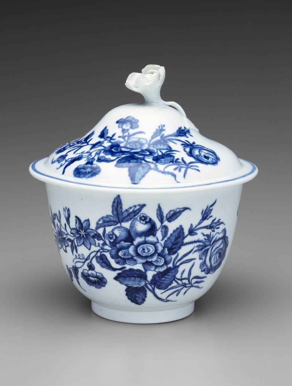 有盖糖碗，约1760-1780（软膏瓷）。 作者 伍斯特瓷器厂