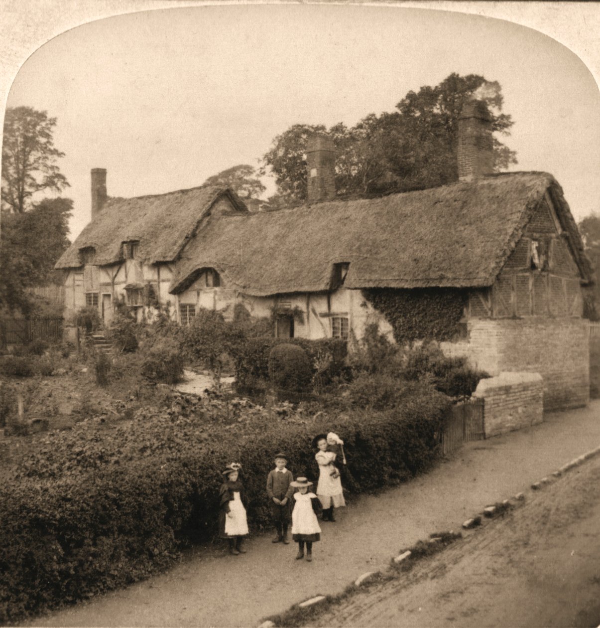安·海瑟威斯小屋（Ann Hathaways Cottage），英格兰Shottery，1896年。 作者 作品和太阳雕塑工作室