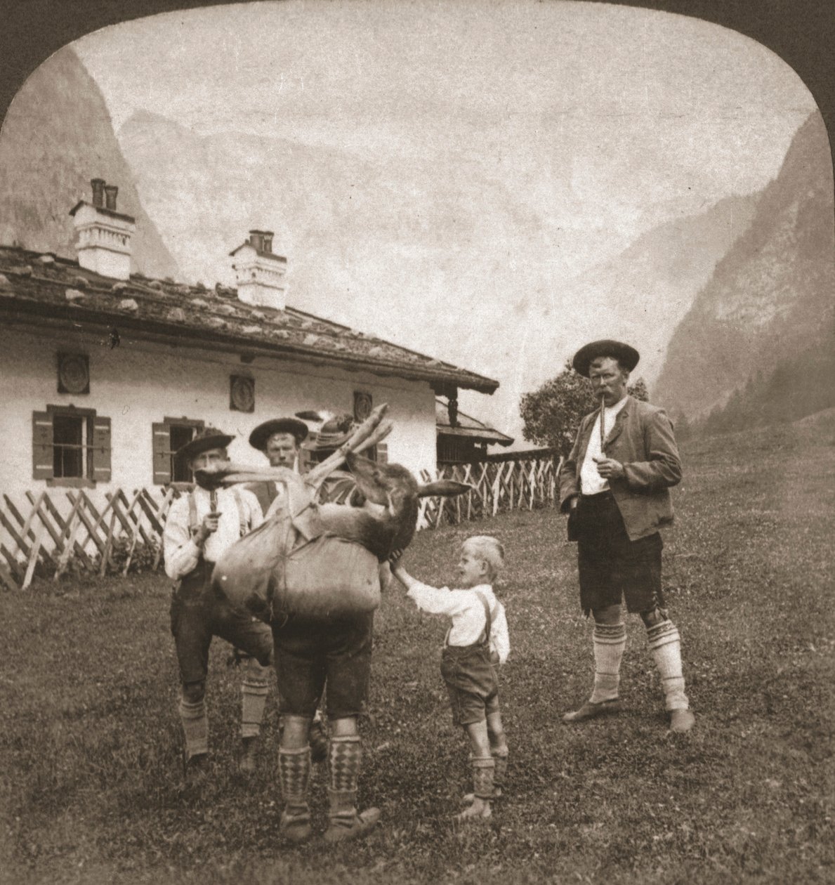 1898年，德国巴伐利亚登山者。 作者 作品和太阳雕塑工作室