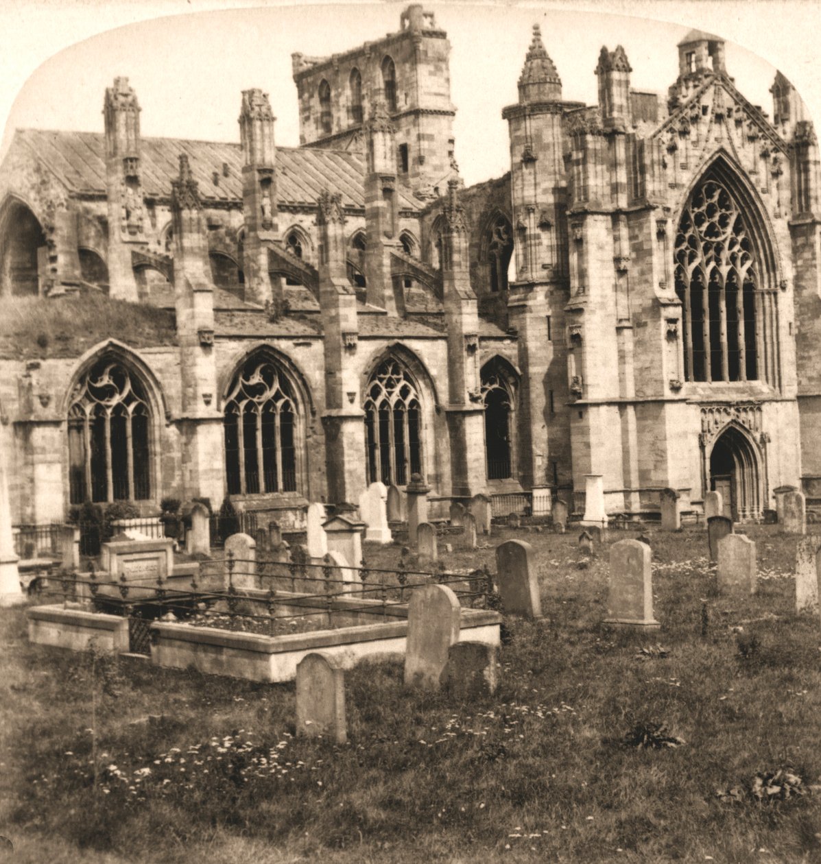梅尔罗斯修道院（Melrose Abbey），苏格兰梅尔罗斯，1896年。 作者 作品和太阳雕塑工作室