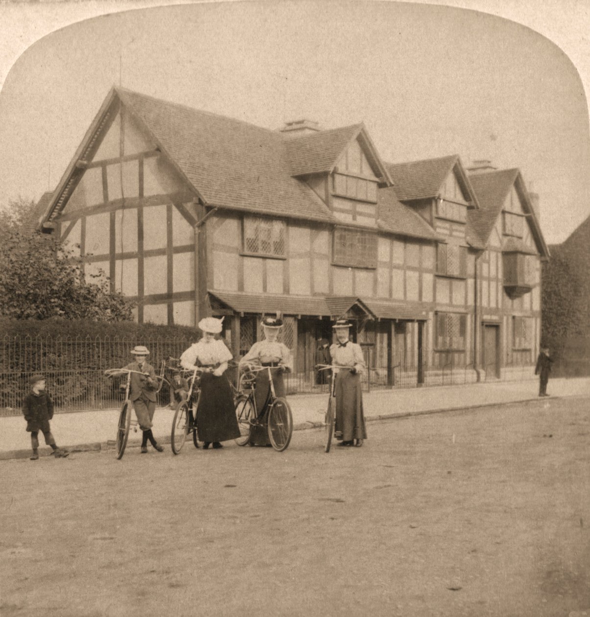 莎士比亚的出生地，斯特拉特福，英格兰埃文，1896年。 作者 作品和太阳雕塑工作室