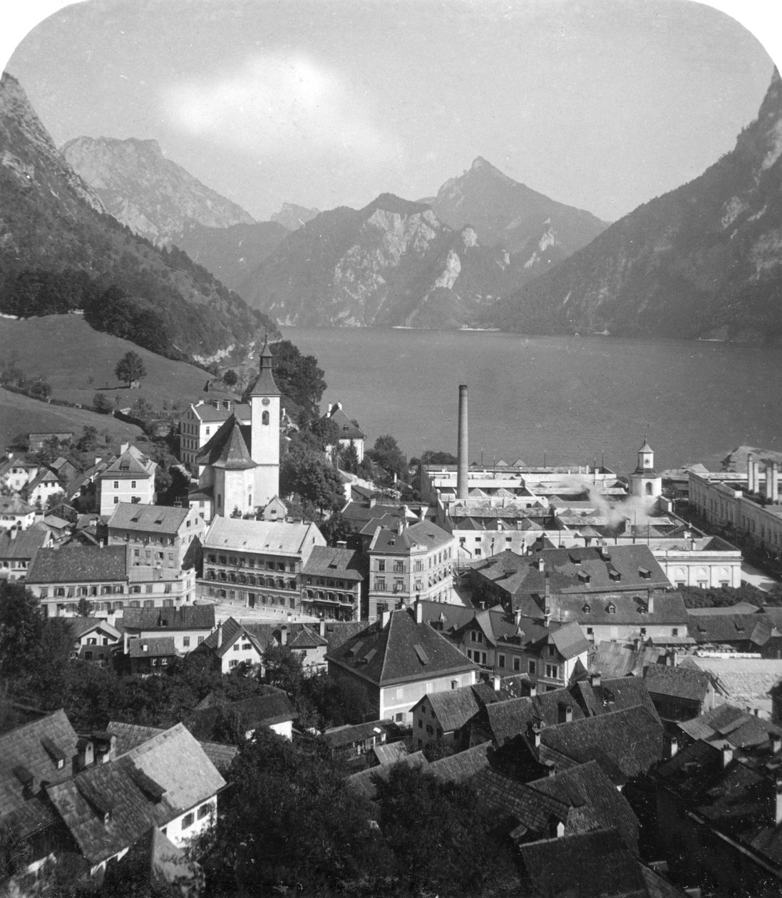 奥地利萨尔茨卡默古特（Salzkammergut）的埃本湖（Ebensee）和特劳恩湖（Lake Traun），约建于1900年代。 作者 沃思和儿子