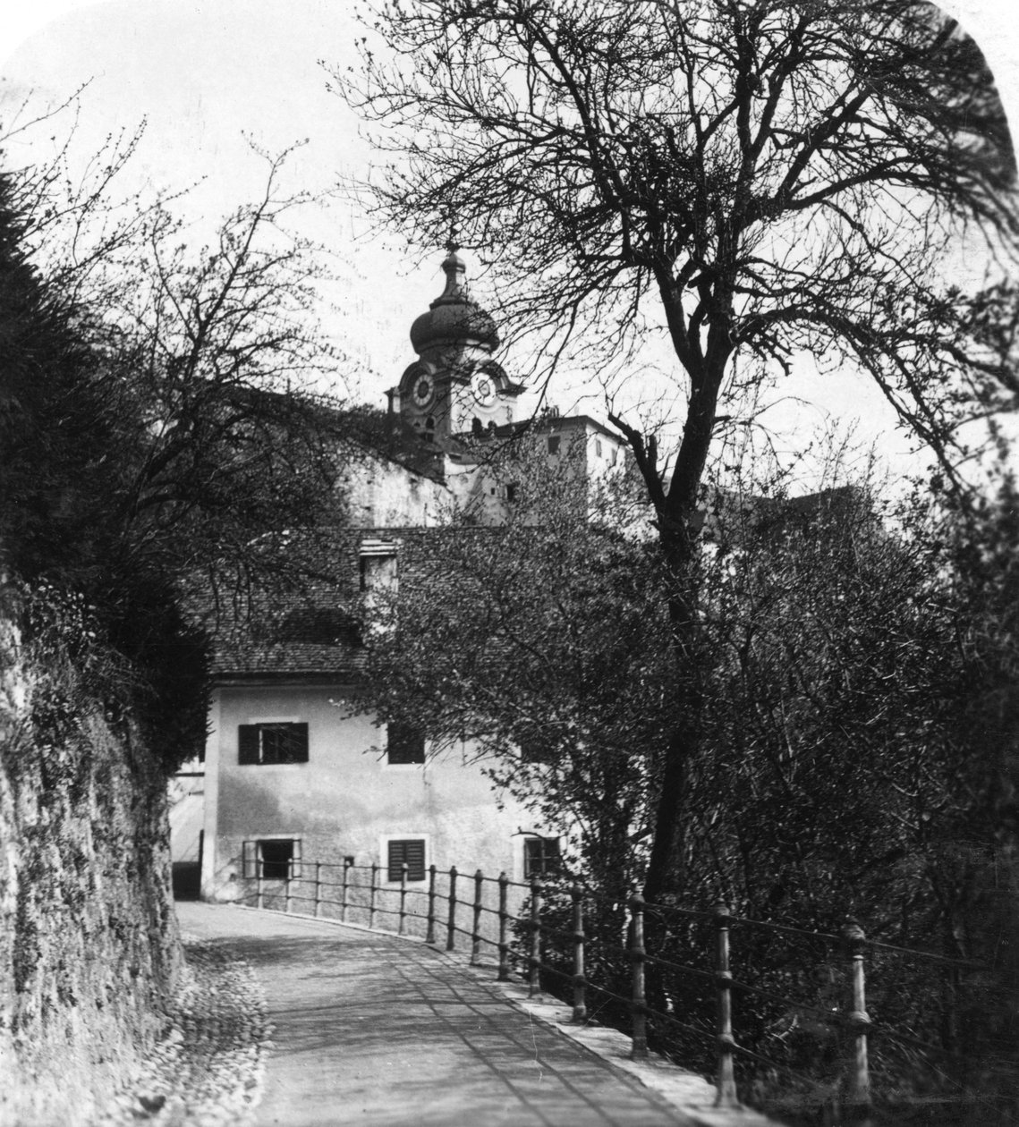 奥地利萨尔茨堡农农贝格修道院，建于大约1900年代。 作者 沃思和儿子
