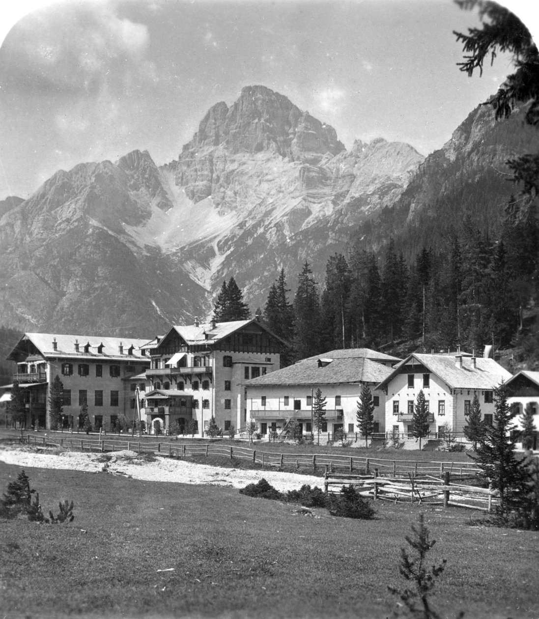 Schluderbach和Croda Pass奥地利蒂罗尔的Croda Rosa，摄于1900年代。 作者 沃思和儿子