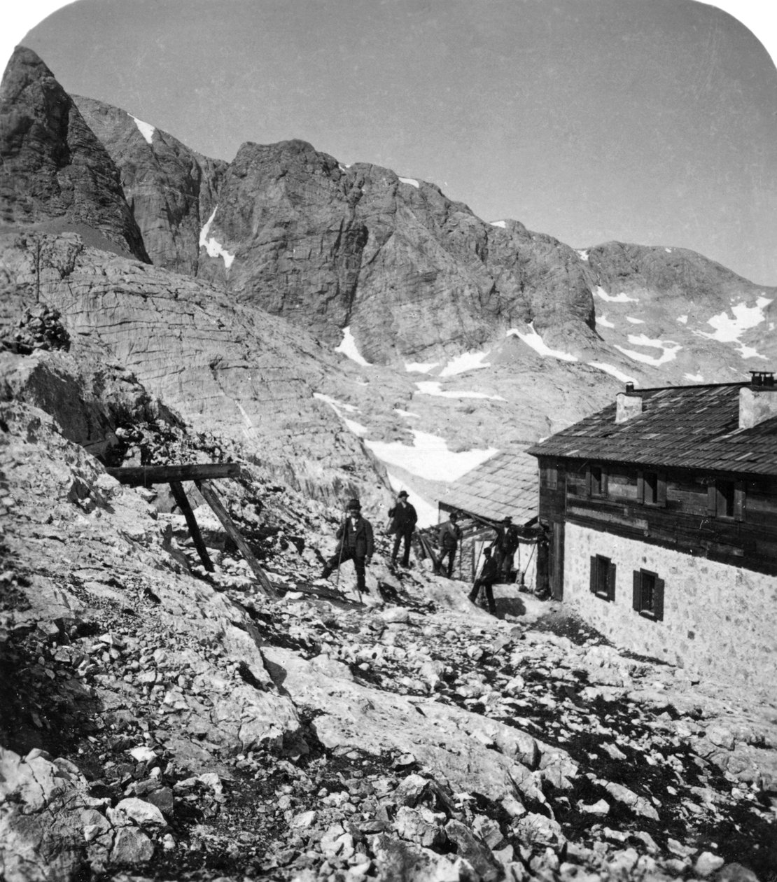 西蒙尼·胡特（Simony Hut），奥地利萨尔茨卡默古特，摄于1900年代。 作者 沃思和儿子