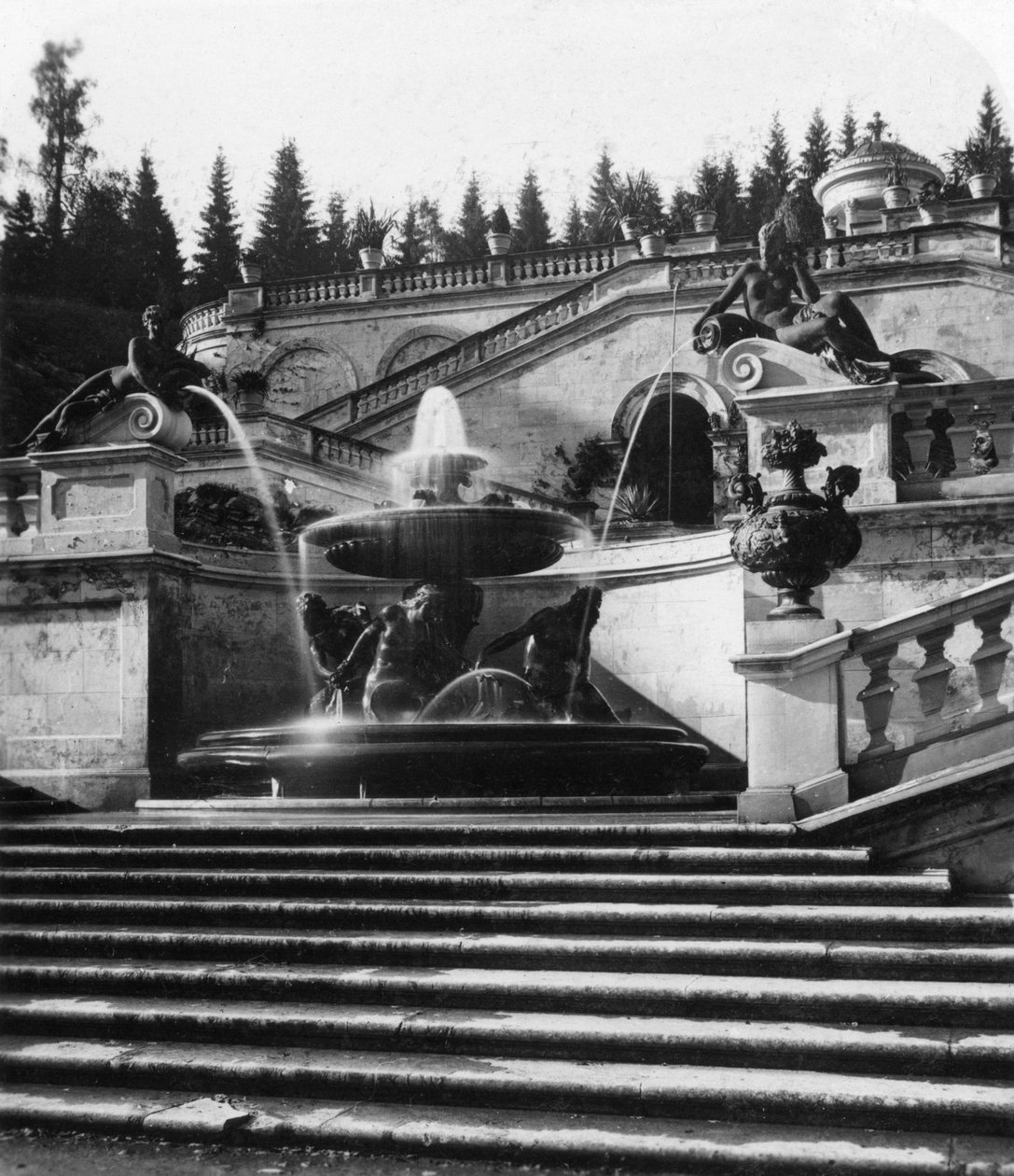 在林德霍夫宫，巴伐利亚，德国，c1900s的喷泉。 作者 沃思和儿子