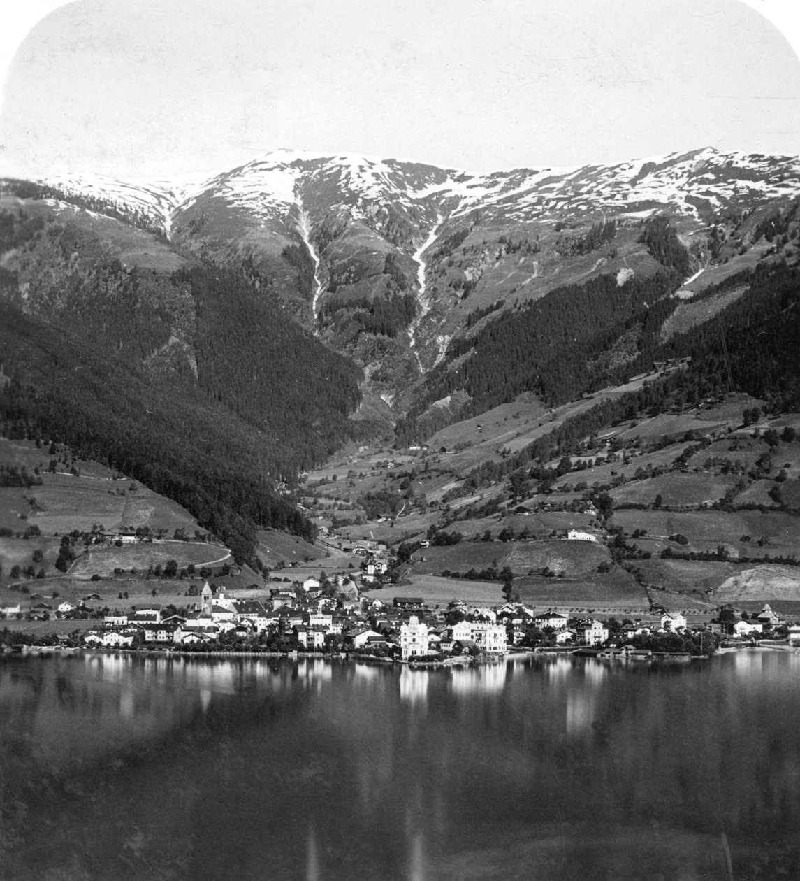采尔湖畔（Zell am See）并在奥地利萨尔茨堡安装施密滕霍夫（Schmittenhöhe），约于1900年代。 作者 沃思和儿子