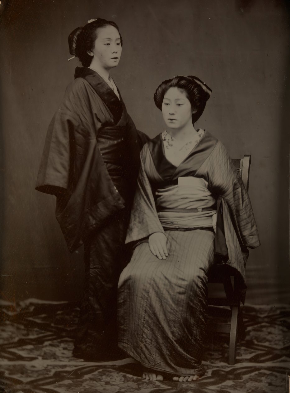 [有随从的艺妓]，1860年代。 作者 横山松三郎