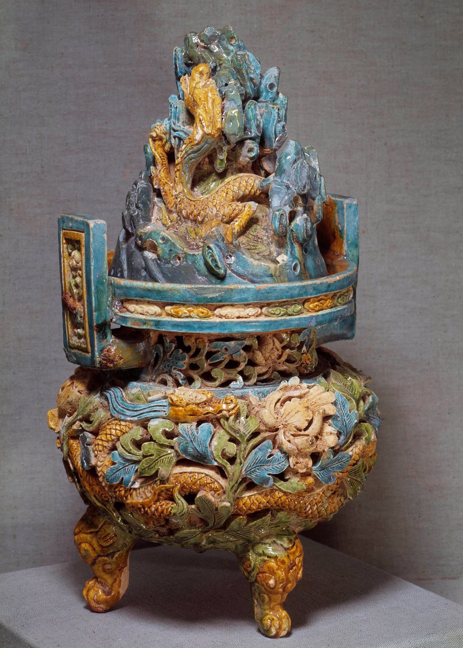 中国艺术：陶器中的燃烧器香水。元朝时期。1271-1368. 作者 元代中文学校