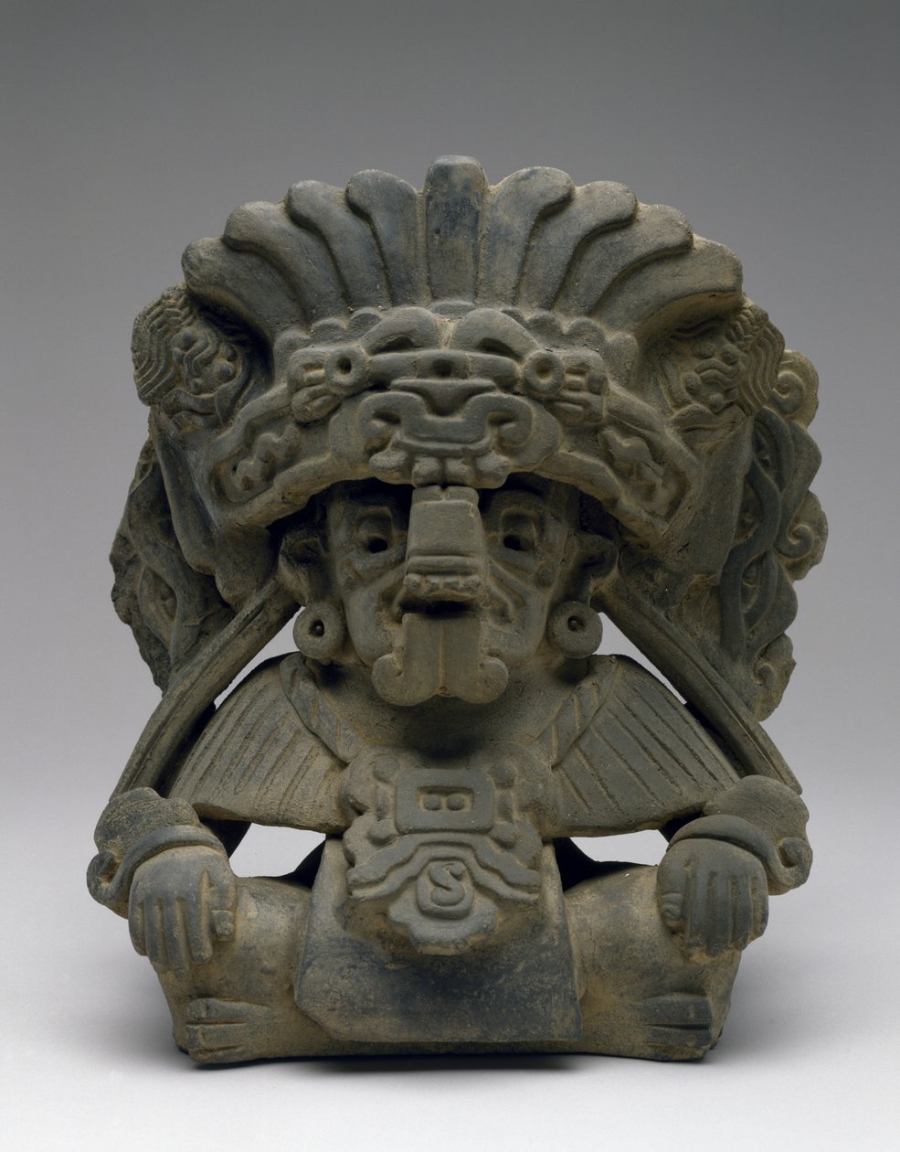 有祖先坐着的瓮，公元 600-900 年（陶器） 作者 Zapotec Zapotec