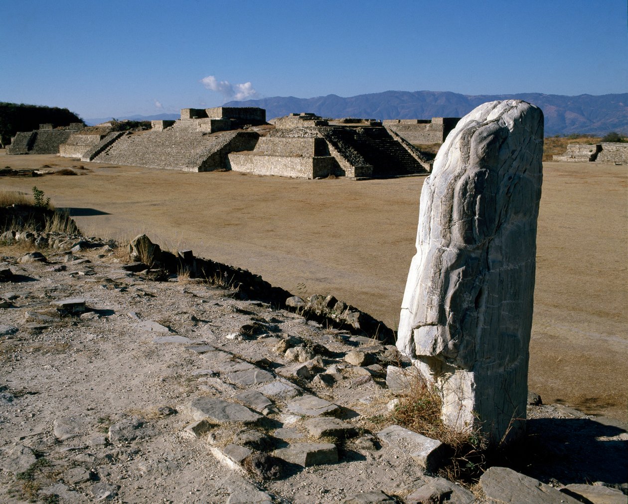 纪念碑I、H、G的景观 作者 Zapotec Zapotec