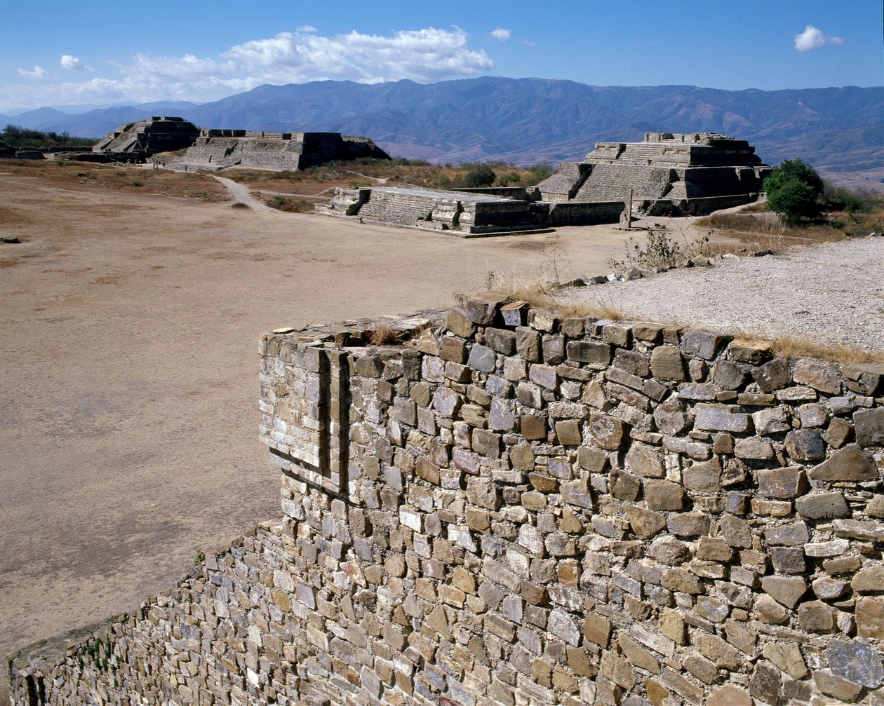 系统四（公元前500年-公元850年）的视图 作者 Zapotec Zapotec