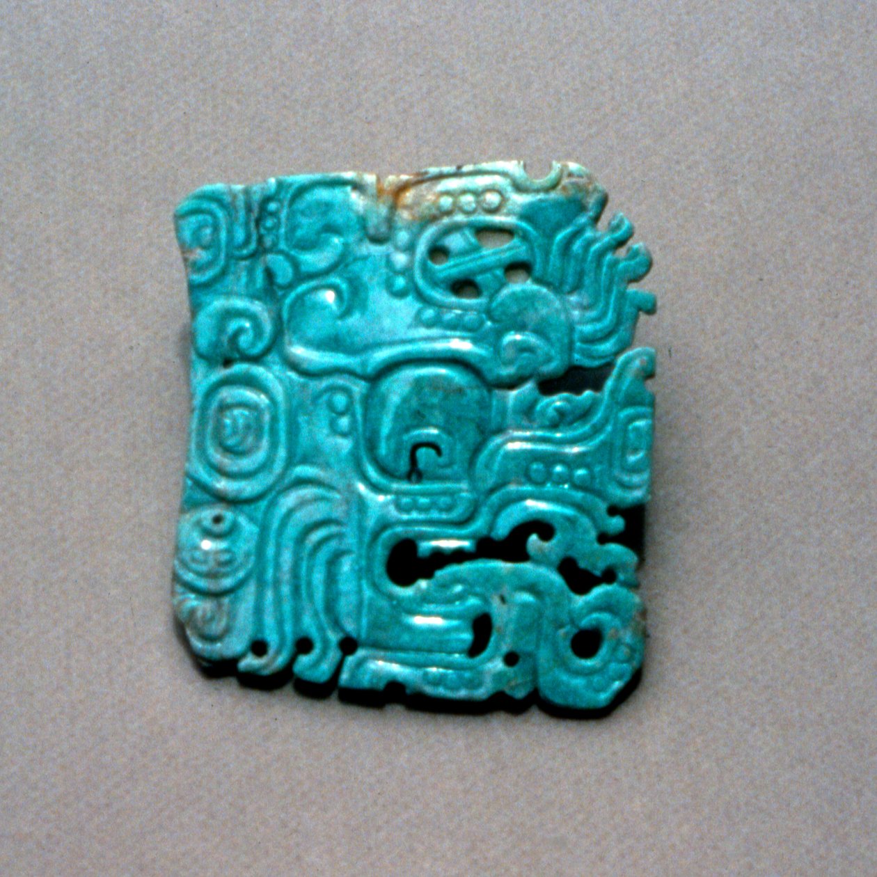 危地马拉佩滕Topoxte墓中的伊萨姆纳雕刻，古典时期，约公元300-900年（玉石）。 作者 乔恩·埃伦森