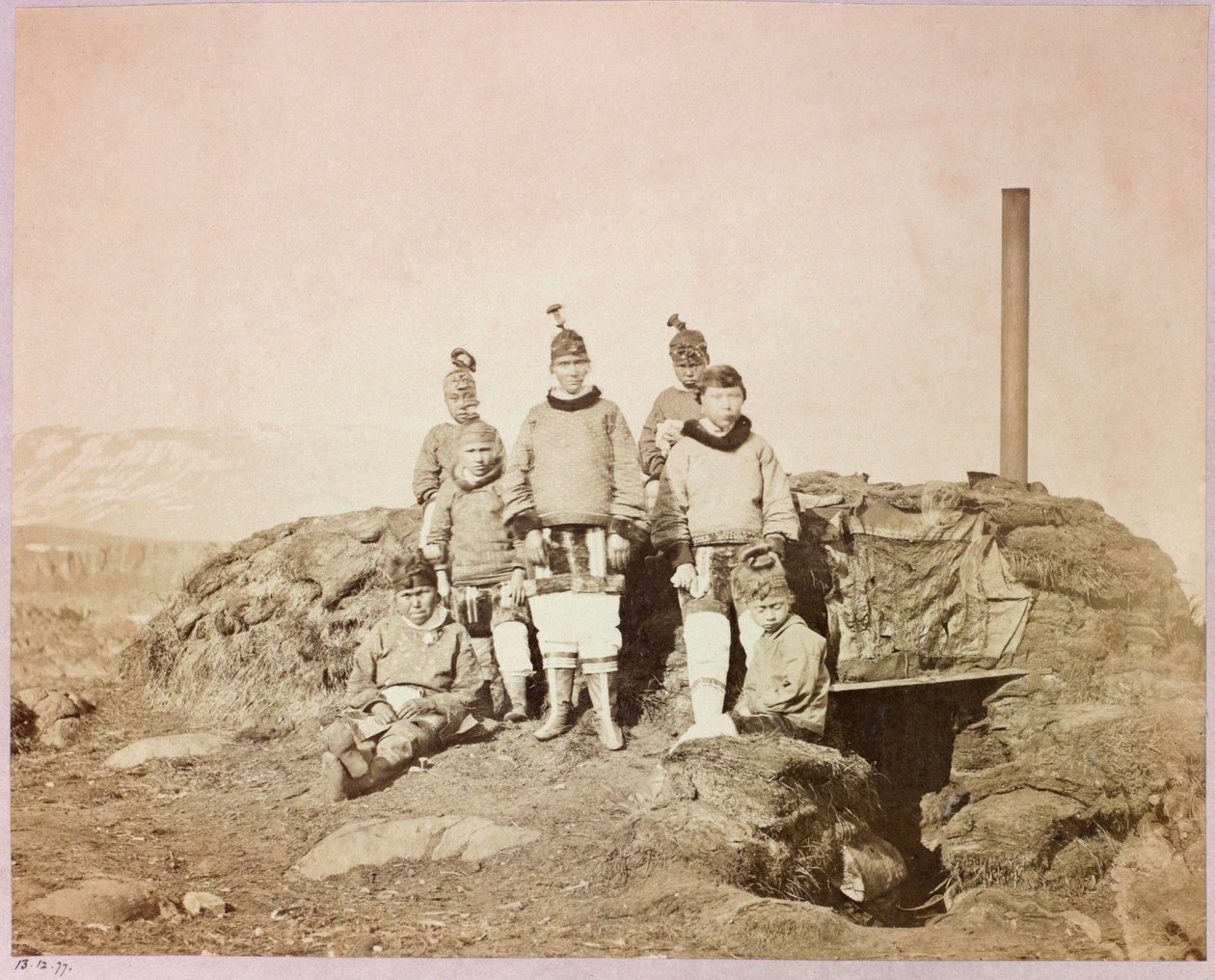 乔治-纳雷斯上尉（1831-1915）在阿尔克提克的探险（1875-1876）：迪斯科的原住民妇女群体 作者 弗雷德里克（致）巴纳德