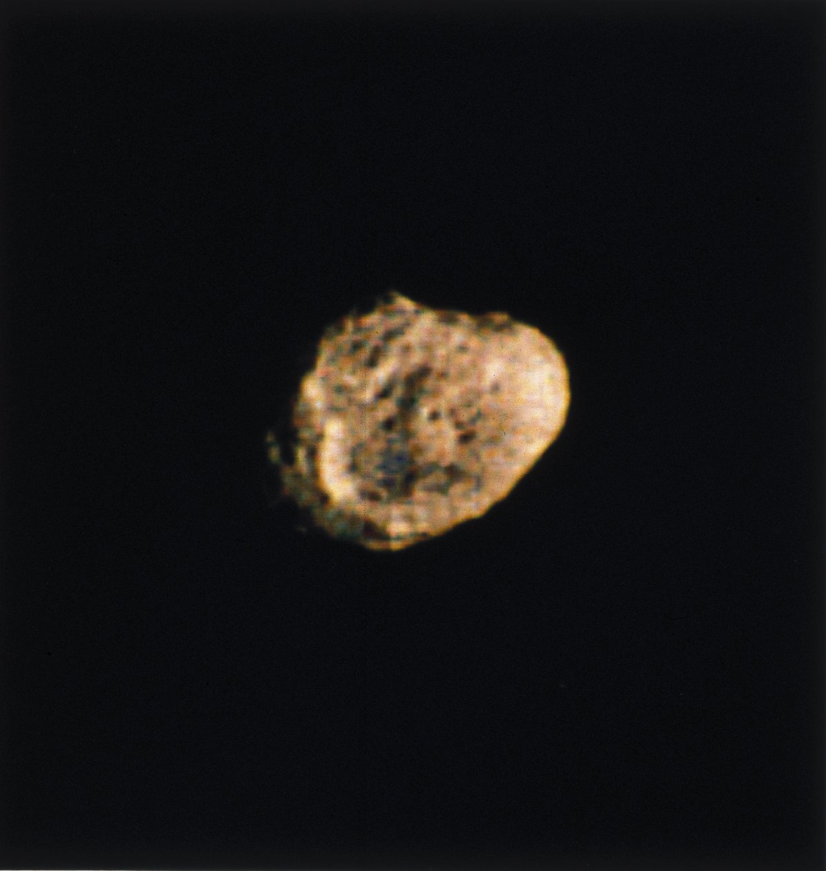 旅行者2号拍摄的土星的卫星之一海伯利安 作者 费迪南德·乔治·沃尔德米勒