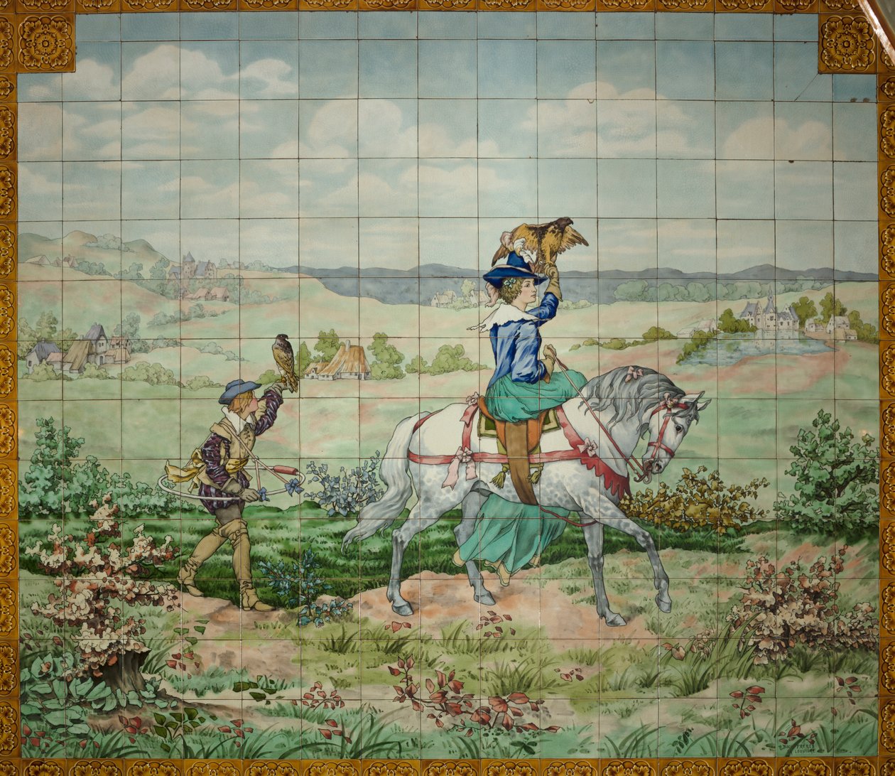 内景，瓷砖面板，画家Furcy Ernest Tondeur，执行者Boch Frères La Louvière，第二面板，一个贵族和一个贵族妇女带着猎鹰的狩猎场景 作者 . .