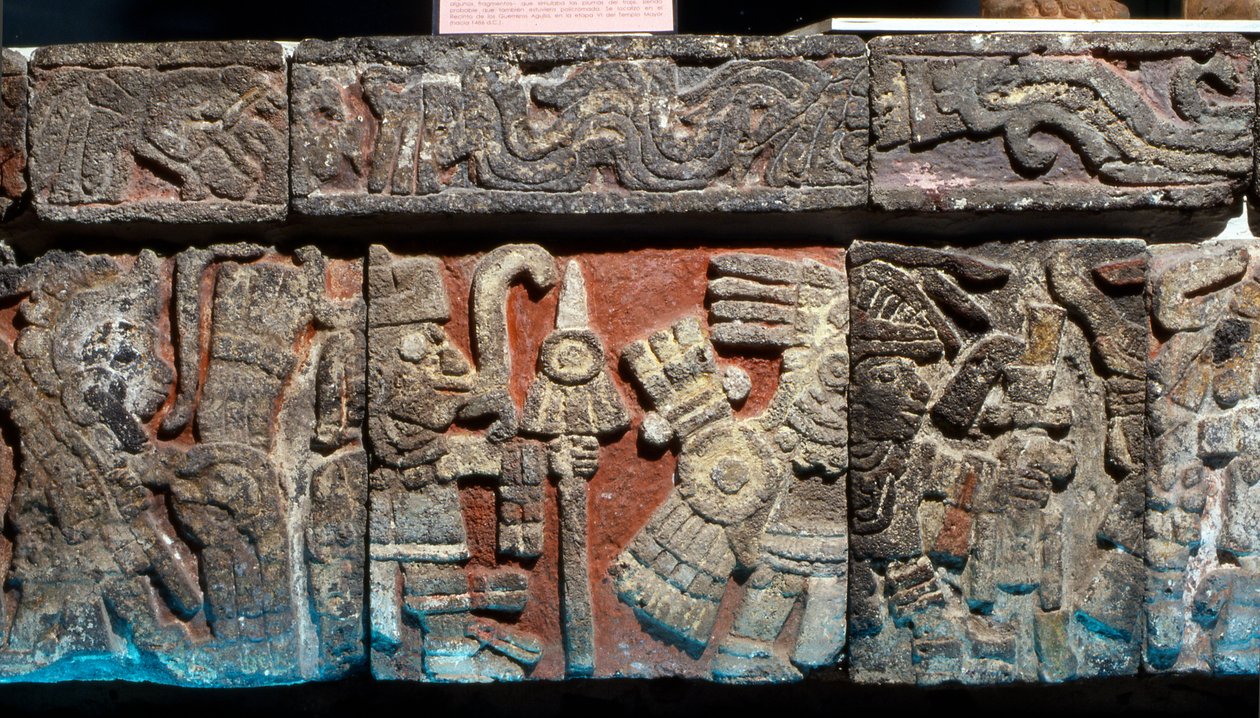 在Templo Mayor的长椅上的低浮雕，后古典主义时期后期，约1500年（石头与涂抹灰泥）。 作者 乔恩·埃伦森