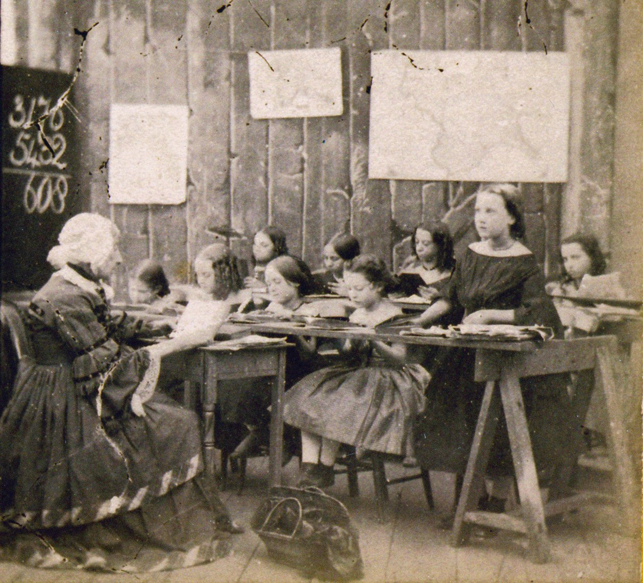 数学课，约1890年（照片）。 作者 弗雷德里克（致）巴纳德