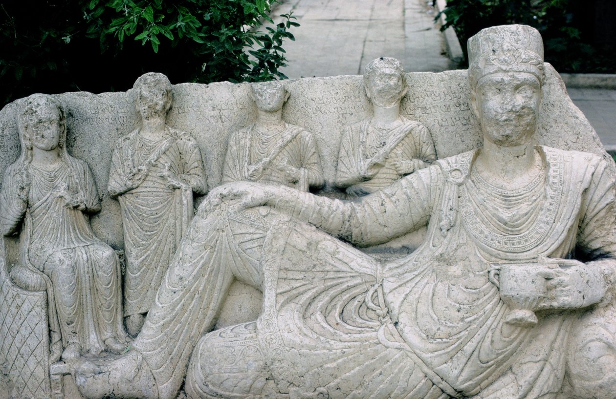 描绘帕尔米亚家庭的浮雕，大概在公元前10-8世纪（石头）。 作者 乔恩·埃伦森
