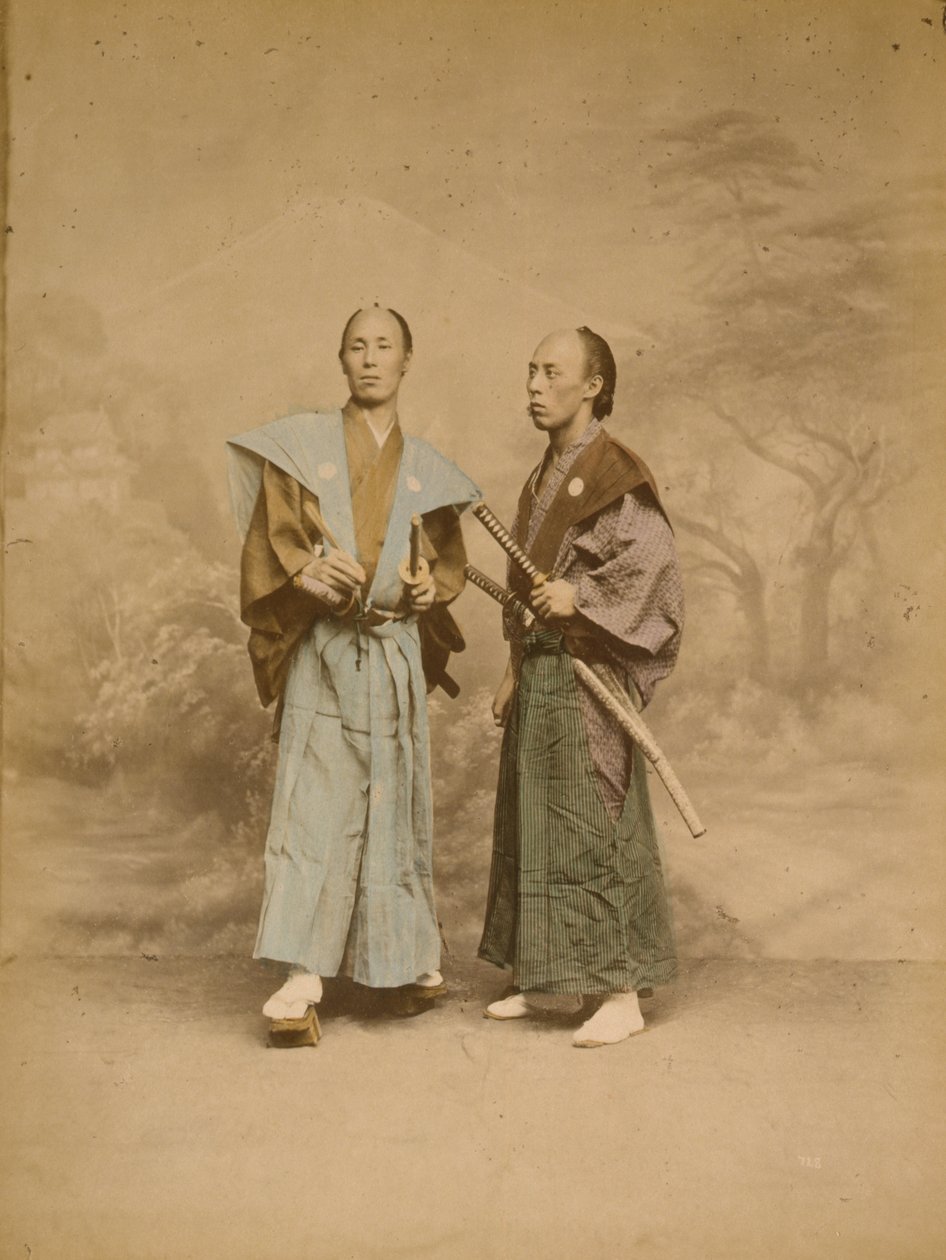 两个日本人，可能是武士，约1877年（照片）。 作者 . .