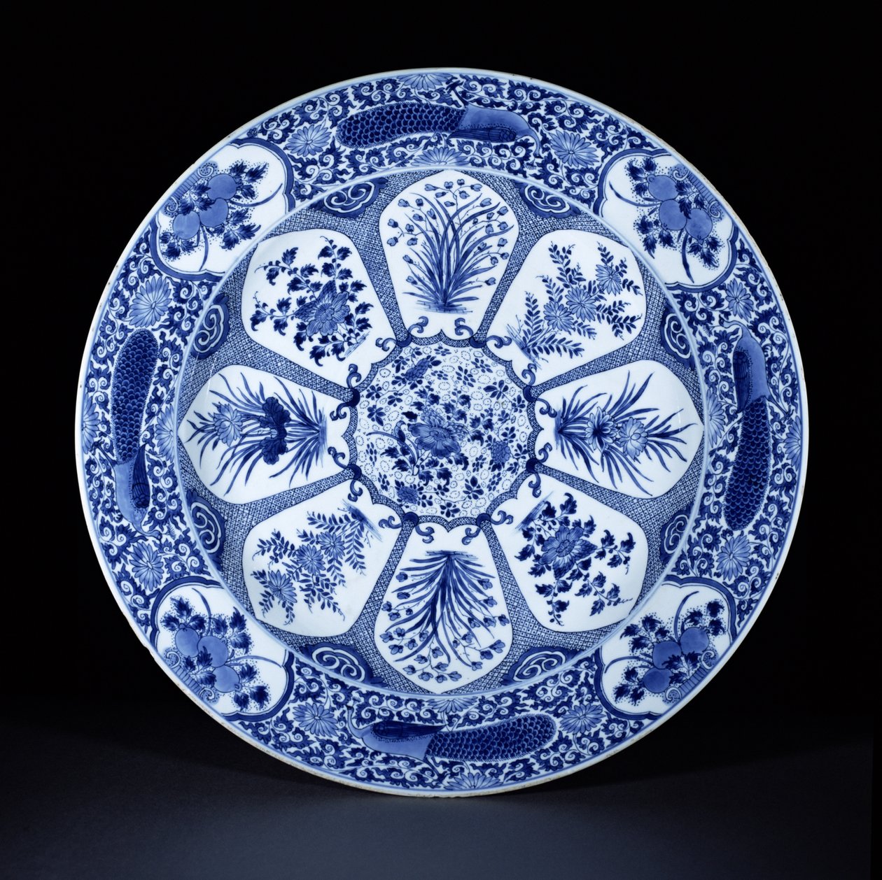 青花盘，康熙时期，约1700年（瓷器 作者 中文学校