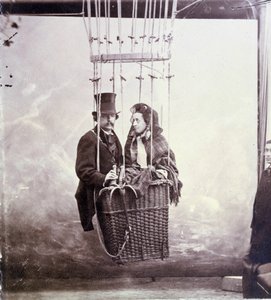 摄影师兼浮空器飞行员 Felix Tournachon dit Nadar（1820-1910 年）和他的妻子在气球篮中摆姿势的照片 作者 纳达尔