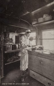 正在 L 号和西北号餐车工作的厨师（黑白照片） 作者 （之后）英国摄影师