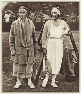 Kitty Godfree 和 Suzanne Lenglen（黑白照片） 作者 （之后）英国摄影师