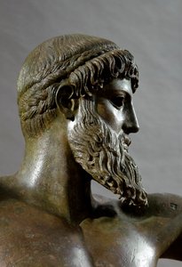 Greek Art: “” Poseidon”” (or Zeus) Detail. Bronze sculpture attributed to sculptor Kalamis (480-460 BC) From Cape Artemision. Dim. 209 cm Athenes, museum of national archeology - Greek Art: Head of Poseidon (or Zeus) - Bronze sculpture, by Kalamis (480-460 作者 （企图）卡拉米斯