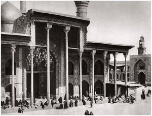 卡迪曼清真寺（Kadimain Mosque）的入口门，通向伊玛目穆萨（Imam Moosa Al Kadim）墓，1925年 作者 凯里姆