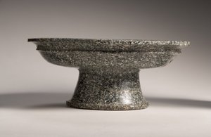 有脚碗，公元前5世纪初（花岗闪长岩）（另见247954） 作者 阿契美尼德