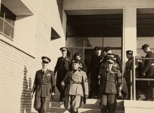 博洛尼亚皇家机场“Fausto Pesci”大楼落成典礼，由 Mauro Toschi fu Ulisse 公司建造，贝尼托·墨索里尼公爵出席，1936 年 10 月 24 日（黑白照片）