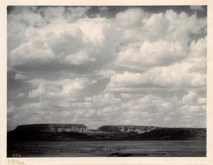 祖尼周边，从普韦布洛 "99 "东北方向出发 作者 亚当·克拉克·弗罗曼