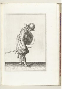 盾与矛的练习：士兵将矛放在右脚旁的地上（第 16 号），1618 年
De Nassausche Wapen-Handelinge, van Schilt, Spies, Rappier ende Targe : beyde figuerlick afgebebeelt, ende gestelt na de neuwe ordening [van] (...) M 作者 亚当·范·布雷恩