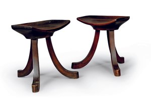 一对来自维也纳Villa Duschnitz的&39;Theban&39;凳子 作者 阿道夫·卢斯（Adolf Loos）