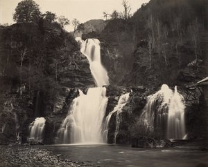 莱辛巴赫瀑布，约1860年（蛋白打印）。 作者 阿道夫·布劳恩（Adolphe Braun）