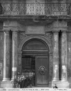 离开Hotel de Ville，1890-99的小组男生 作者 阿道夫·吉拉顿（Adolphe Giraudon）
