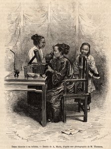 中国女士有她的厕所。 以 A.Marie 的图版雕刻，说明前往北京和华北的航程，T.Choutze 于 1873 年，发表在“Le tour du monde””“1876 年，Edouard Charton 编辑，巴黎 Hachette 版。 塞尔瓦收藏。 作者 艾德里安·伊曼纽尔·玛丽