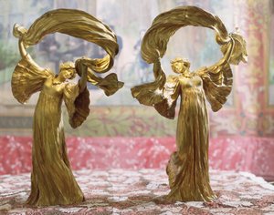 从桌面中心跳舞的人物，Sevres，1900年（镀金青铜）