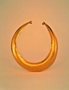 项圈，Mooghaun North，Clare郡，青铜时代晚期，公元前800-700年（金）。 作者 时代青铜