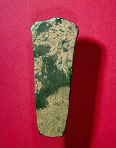高卢艺术：青铜时代的铜斧头，公元前800年。圣日耳曼-恩拉耶，国家考古博物馆