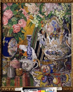 亚历山大-雅科夫列维奇-戈洛文（Alexander Yakovlevich Golovin）（1863-1930 年）的绘画作品 "有花和瓷器的静物" 1915 年，莫斯科国立特列季亚科夫画廊 作者 亚历山大·雅科夫列维奇·戈洛文