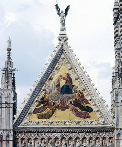 锡耶纳大教堂（Cattedrale di Santa Maria Assunta）。 1215-1263。细节：镶嵌有玛丽的皇冠。 1878年