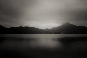 镜子,2019,(摄影) 作者 亚历克斯·卡明克